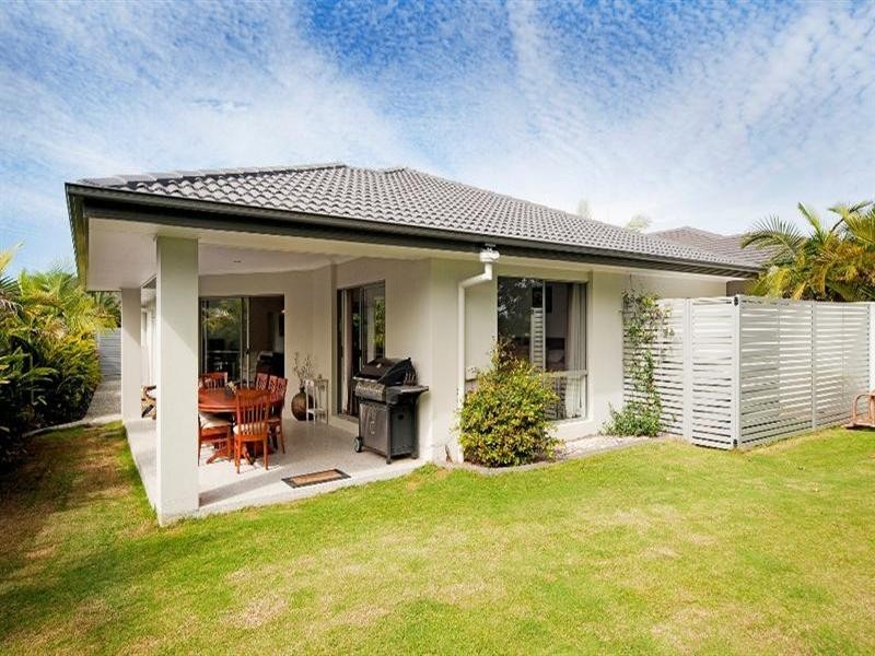 9121 Peter Senior Drive, Hope Island QLD 4212