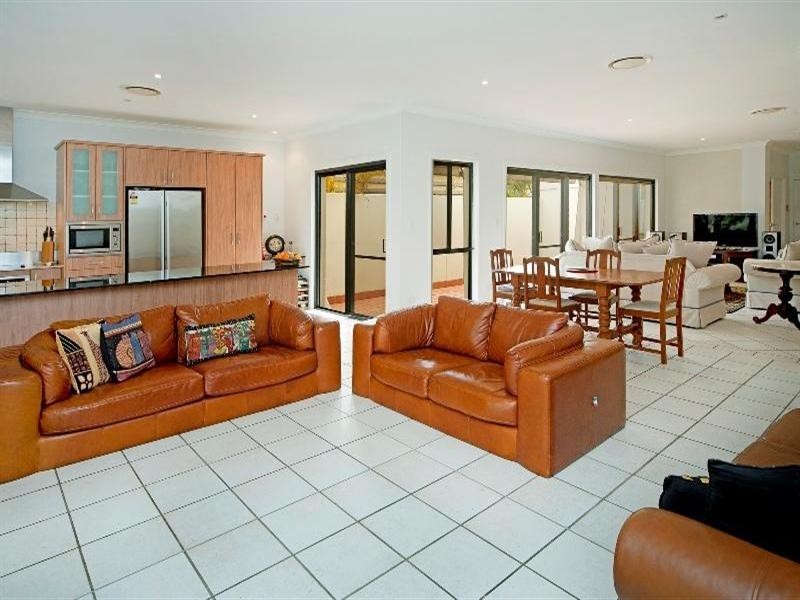 8382 Magnolia Drive, Hope Island QLD 4212