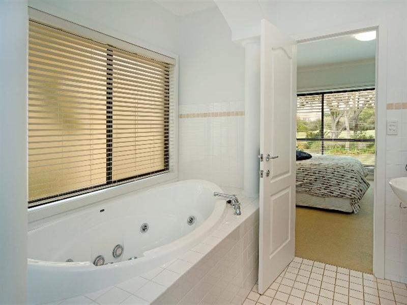 8382 Magnolia Drive, Hope Island QLD 4212