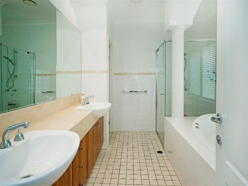 8382 Magnolia Drive, Hope Island QLD 4212