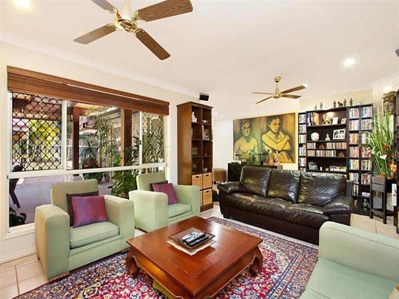 18 Rosswood Court, Helensvale QLD 4212