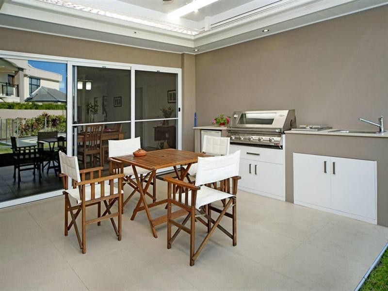 2572 Cressbrook Drive, Hope Island QLD 4212