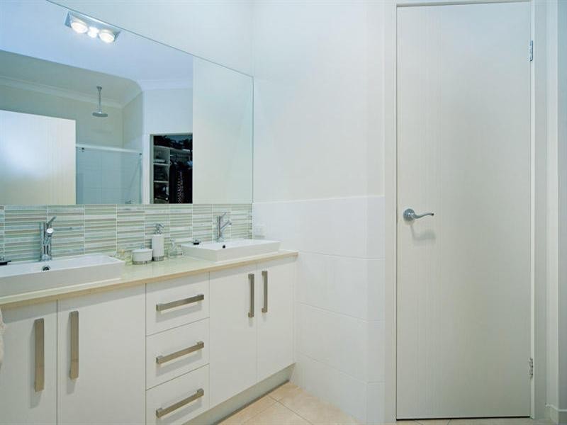 2572 Cressbrook Drive, Hope Island QLD 4212