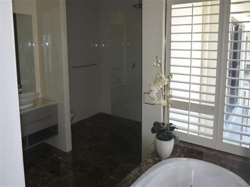 2328 Cressbrook Drive, Hope Island QLD 4212