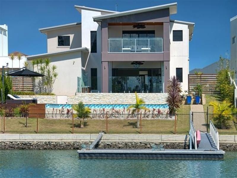 10 Harbourvue Court, Helensvale QLD 4212