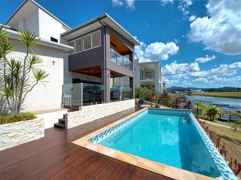 10 Harbourvue Court, Helensvale QLD 4212