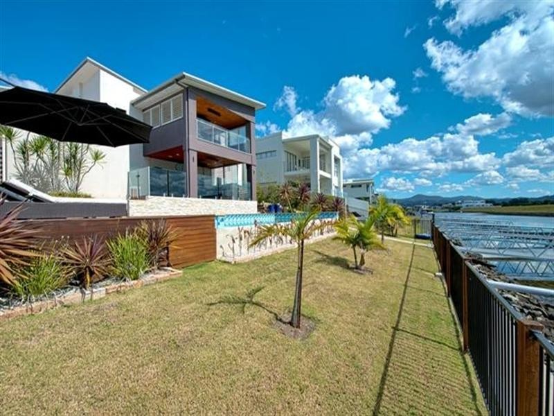 10 Harbourvue Court, Helensvale QLD 4212