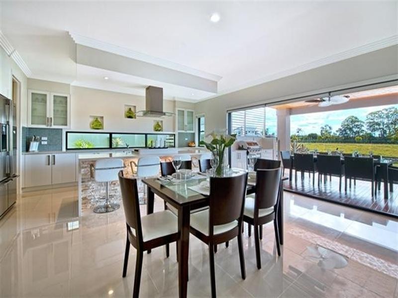 10 Harbourvue Court, Helensvale QLD 4212