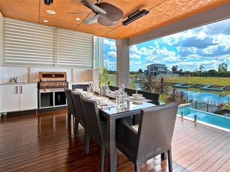 10 Harbourvue Court, Helensvale QLD 4212