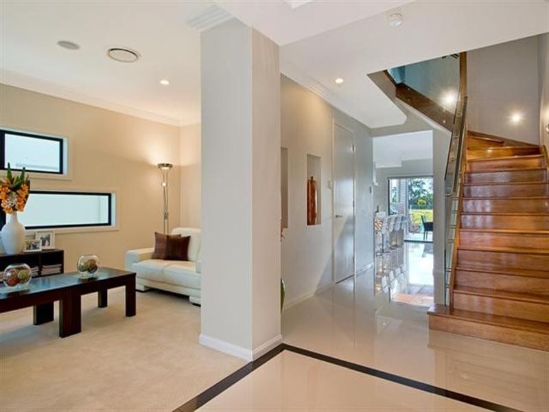 10 Harbourvue Court, Helensvale QLD 4212