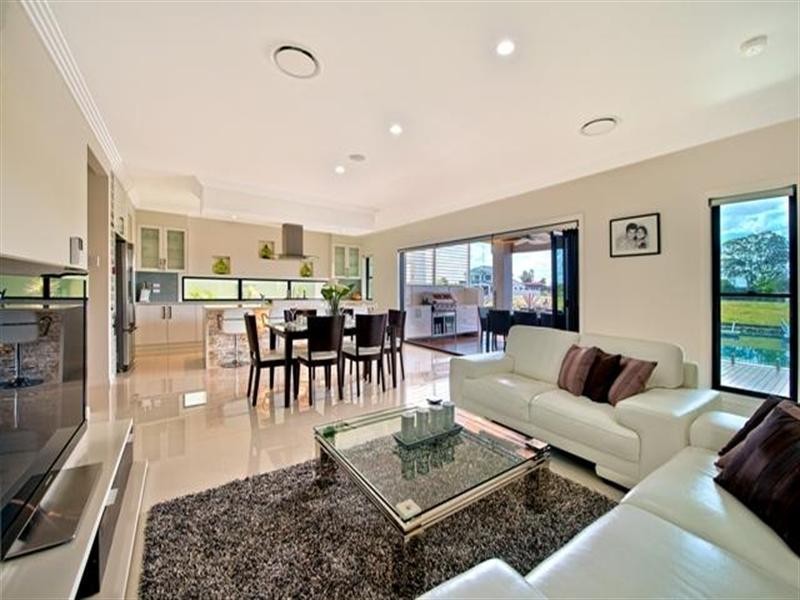 10 Harbourvue Court, Helensvale QLD 4212