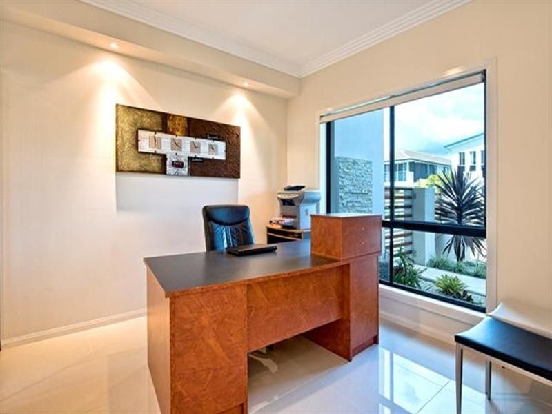 10 Harbourvue Court, Helensvale QLD 4212