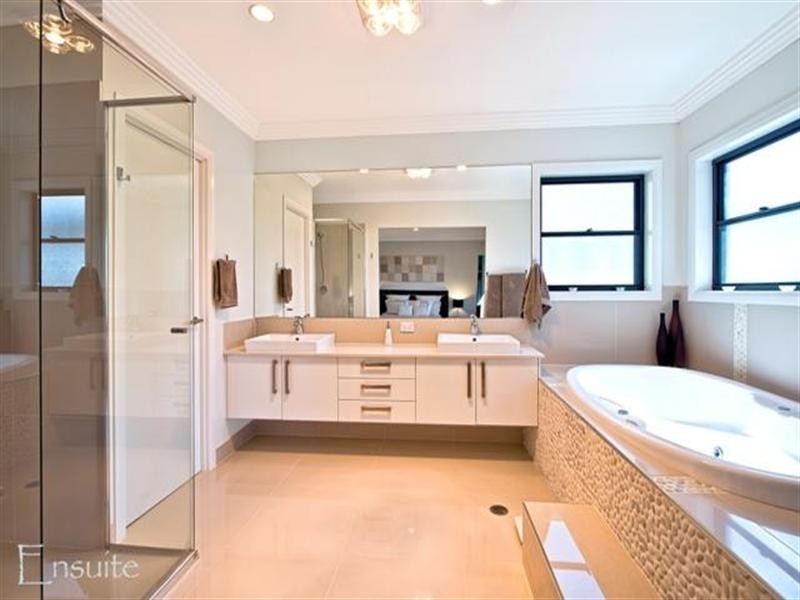 10 Harbourvue Court, Helensvale QLD 4212