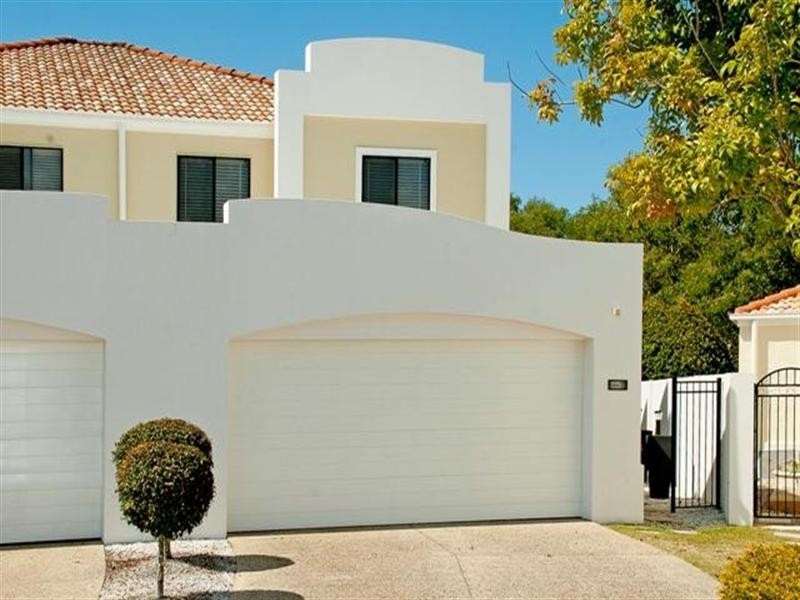 8887 Magnolia Drive East, Hope Island QLD 4212