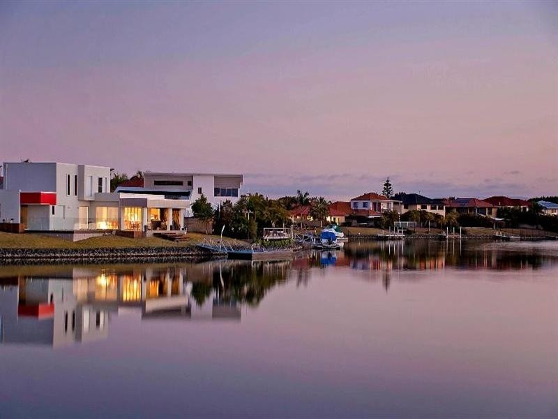 64 The Peninsula, Helensvale QLD 4212