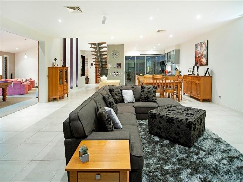 64 The Peninsula, Helensvale QLD 4212