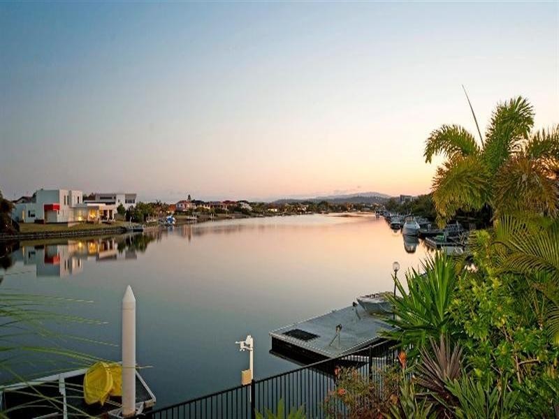 64 The Peninsula, Helensvale QLD 4212