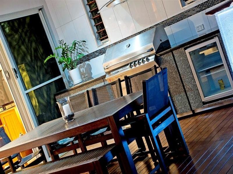 64 The Peninsula, Helensvale QLD 4212