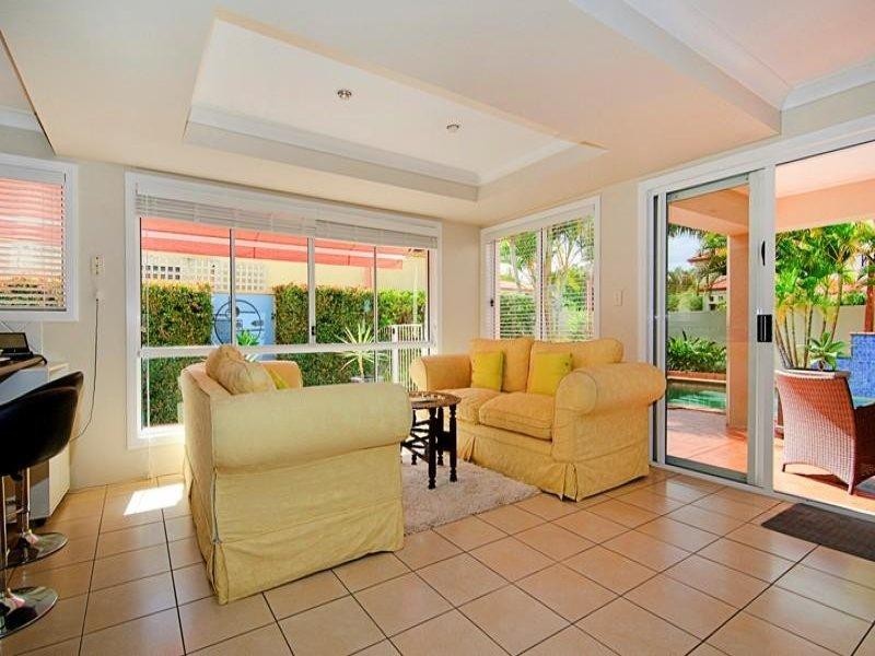 12 Ken Crescent, Helensvale QLD 4212