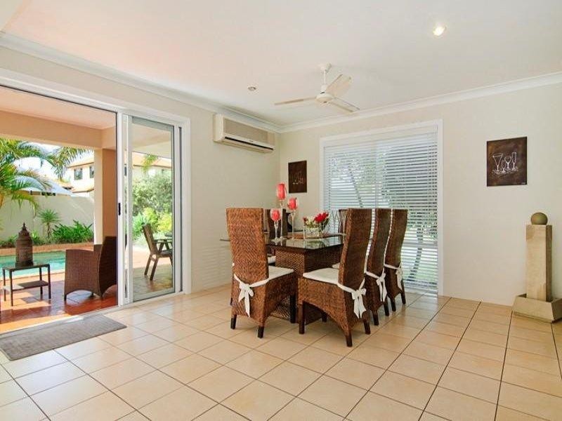 12 Ken Crescent, Helensvale QLD 4212