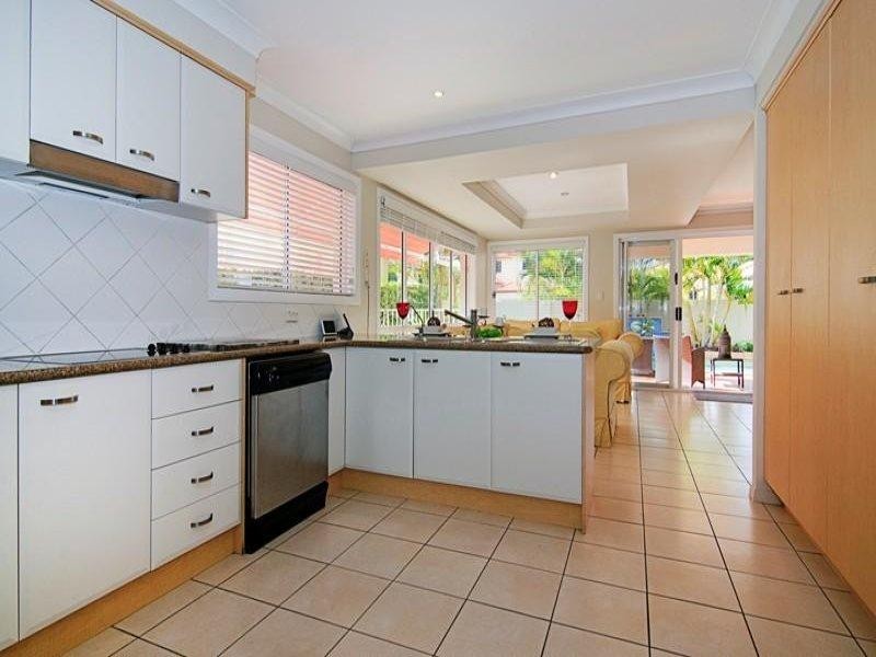 12 Ken Crescent, Helensvale QLD 4212