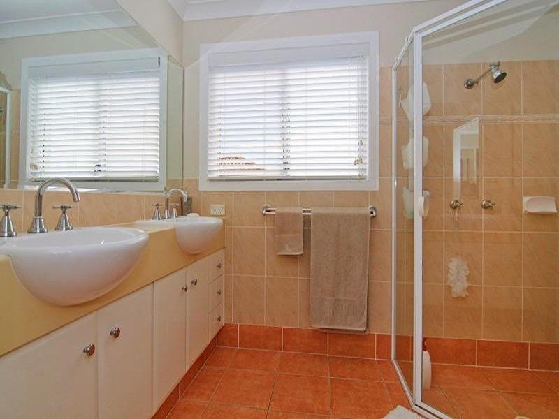 12 Ken Crescent, Helensvale QLD 4212