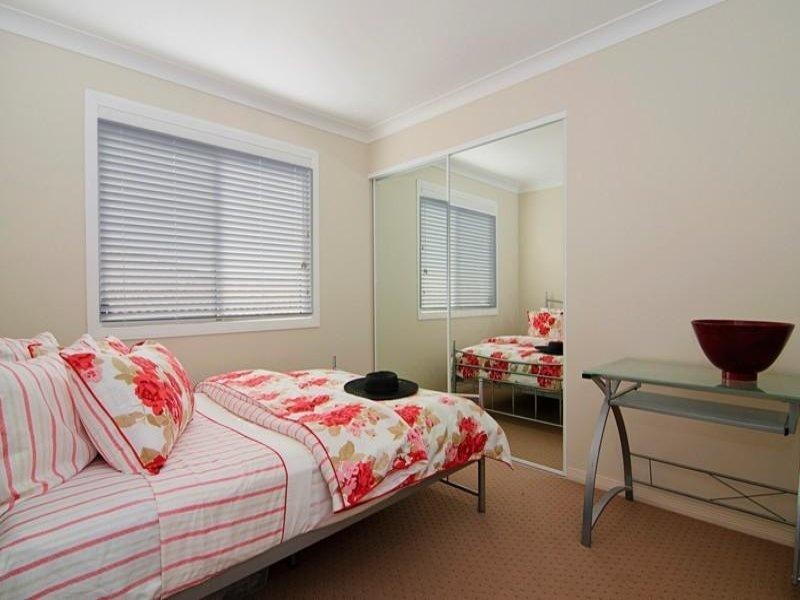 12 Ken Crescent, Helensvale QLD 4212