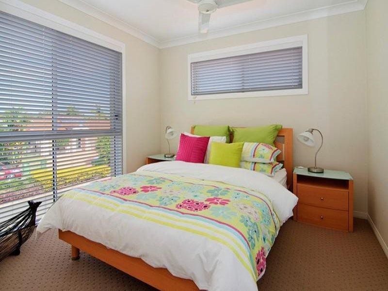 12 Ken Crescent, Helensvale QLD 4212