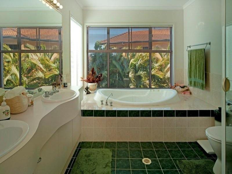 13 Westlake Court, Helensvale QLD 4212