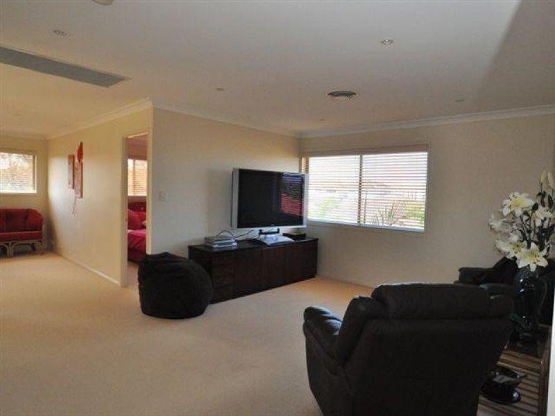 2571 Cressbrook Drive, Hope Island QLD 4212