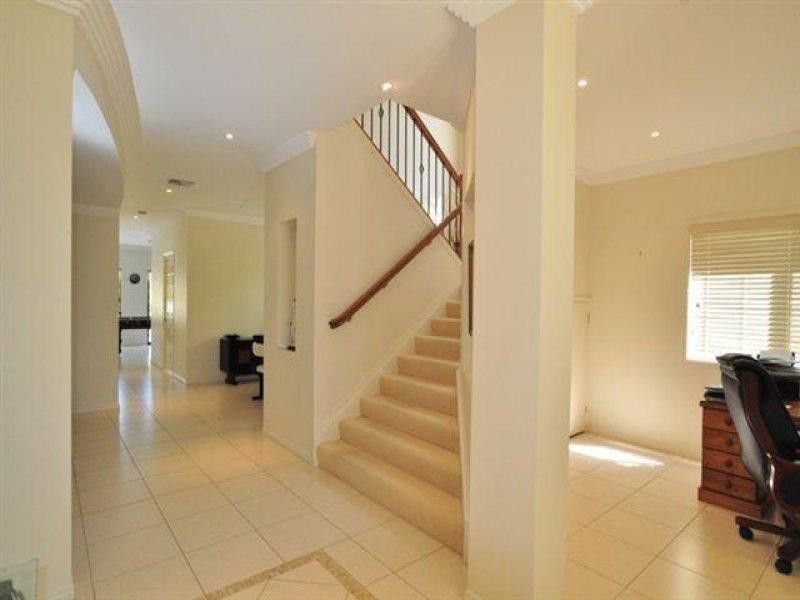 2571 Cressbrook Drive, Hope Island QLD 4212