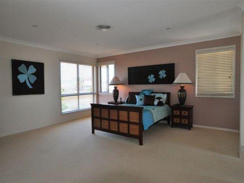 2571 Cressbrook Drive, Hope Island QLD 4212