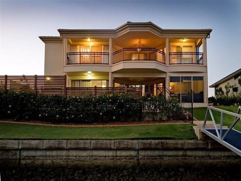 2639 Yanderra Close, Hope Island QLD 4212