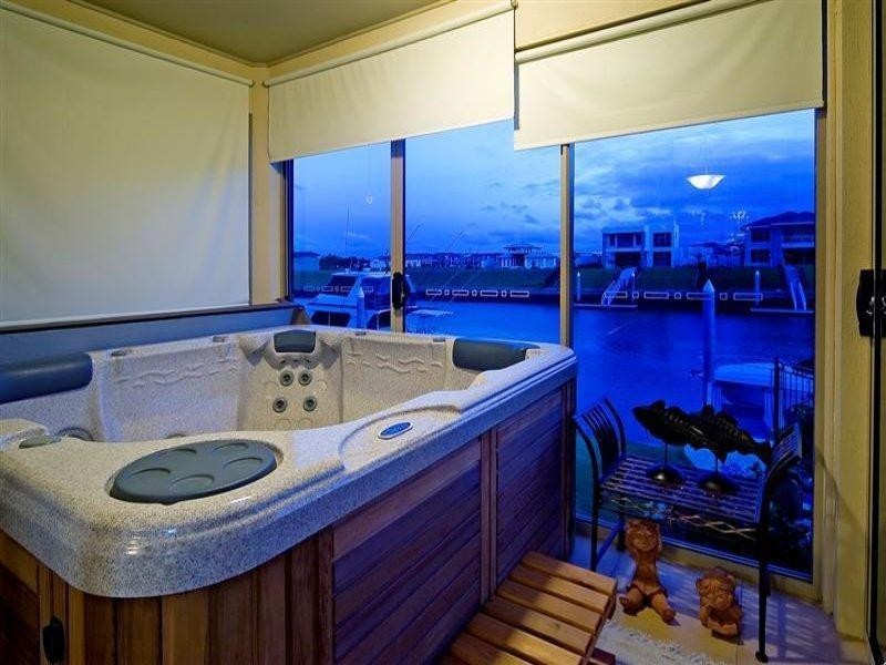 2639 Yanderra Close, Hope Island QLD 4212