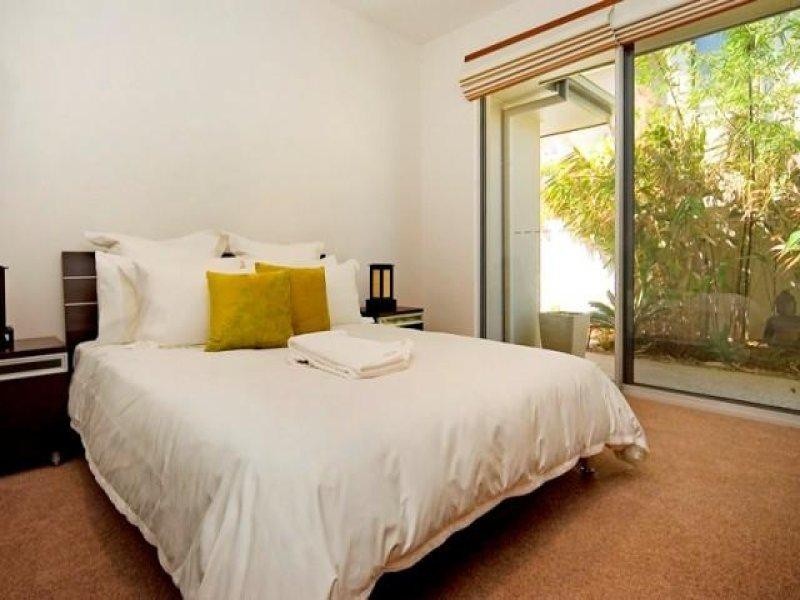 2504 Cressbrook Drive, Hope Island QLD 4212