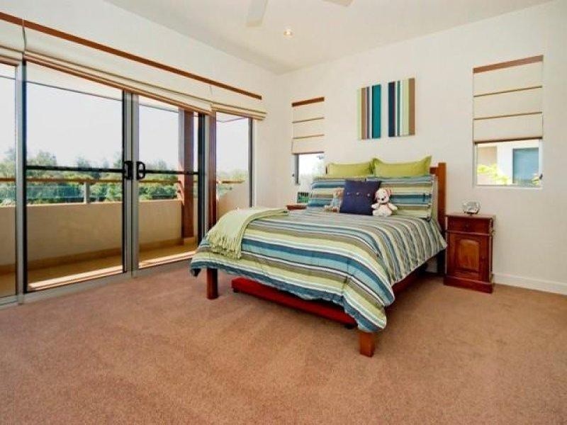 2504 Cressbrook Drive, Hope Island QLD 4212