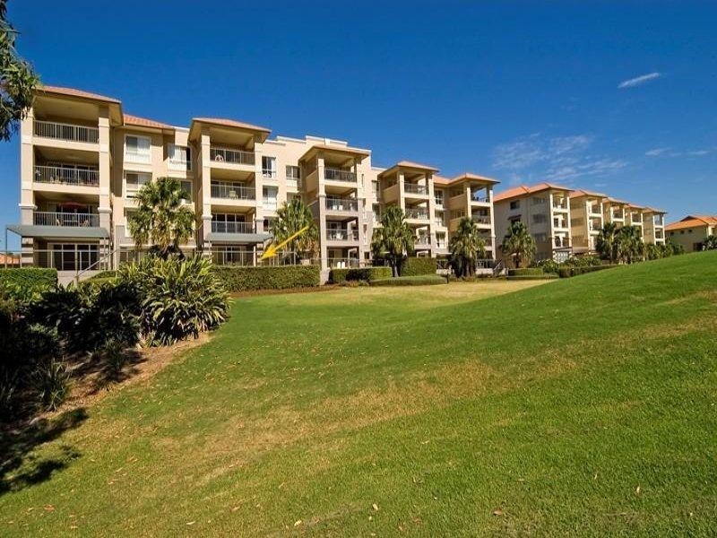 8424 Magnolia Drive East, Hope Island QLD 4212