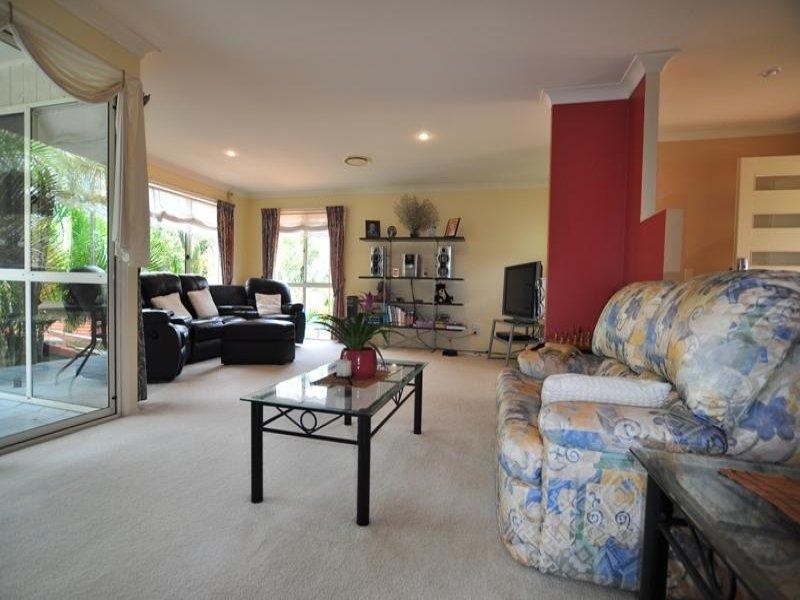 32 Monterey Keys Drive, Helensvale QLD 4212