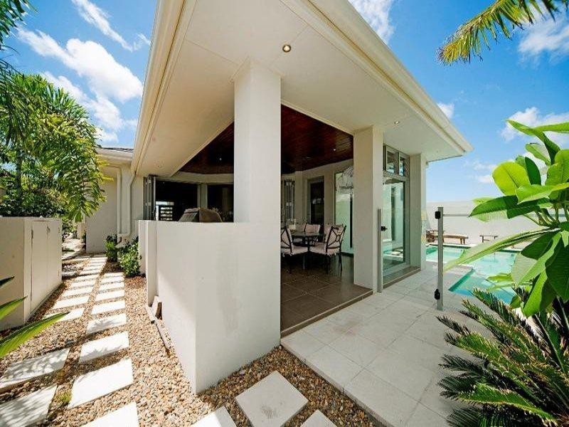 2858 Virginia Drive, Hope Island QLD 4212