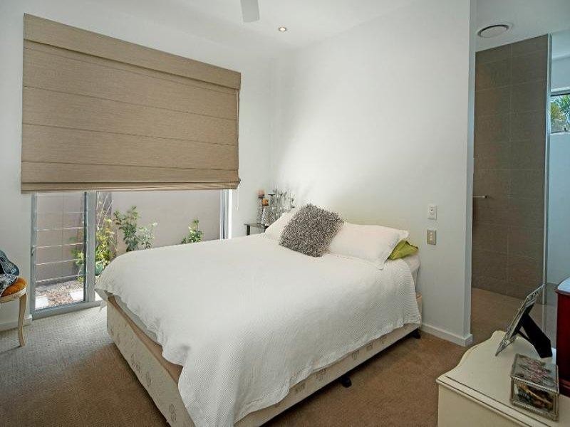 2858 Virginia Drive, Hope Island QLD 4212