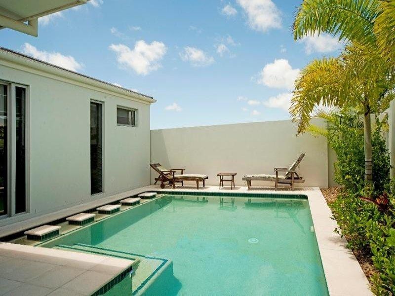 2858 Virginia Drive, Hope Island QLD 4212