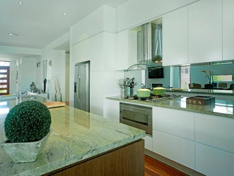 2858 Virginia Drive, Hope Island QLD 4212