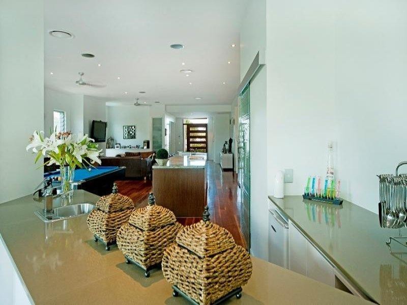 2858 Virginia Drive, Hope Island QLD 4212