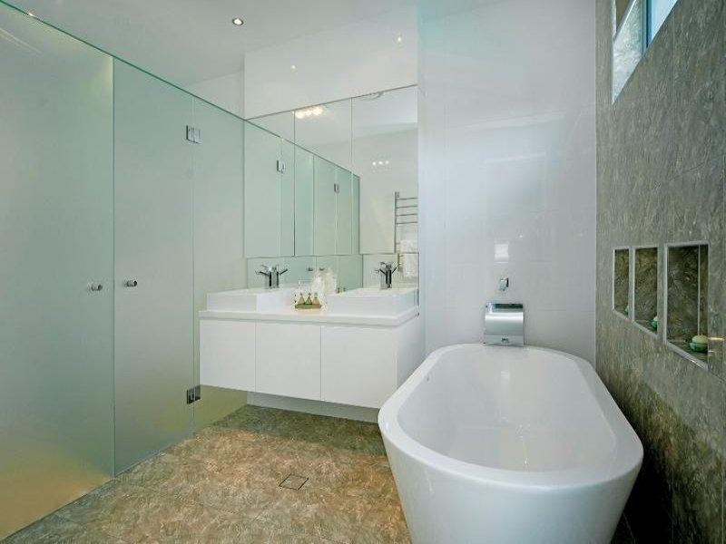 2858 Virginia Drive, Hope Island QLD 4212