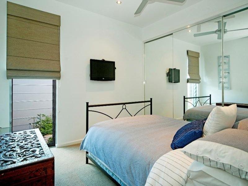 2858 Virginia Drive, Hope Island QLD 4212