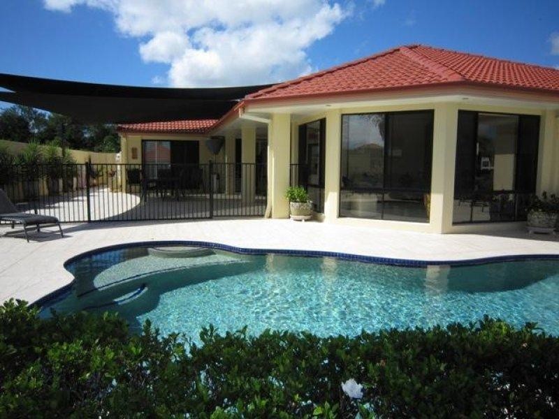 2105 Carlton Close, Hope Island QLD 4212