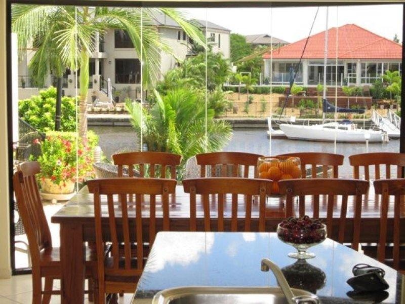 2105 Carlton Close, Hope Island QLD 4212