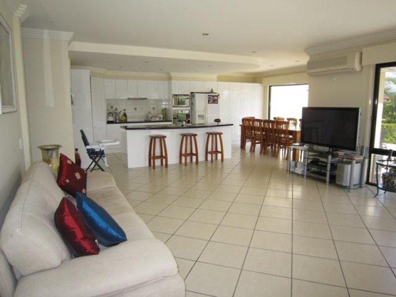 2105 Carlton Close, Hope Island QLD 4212