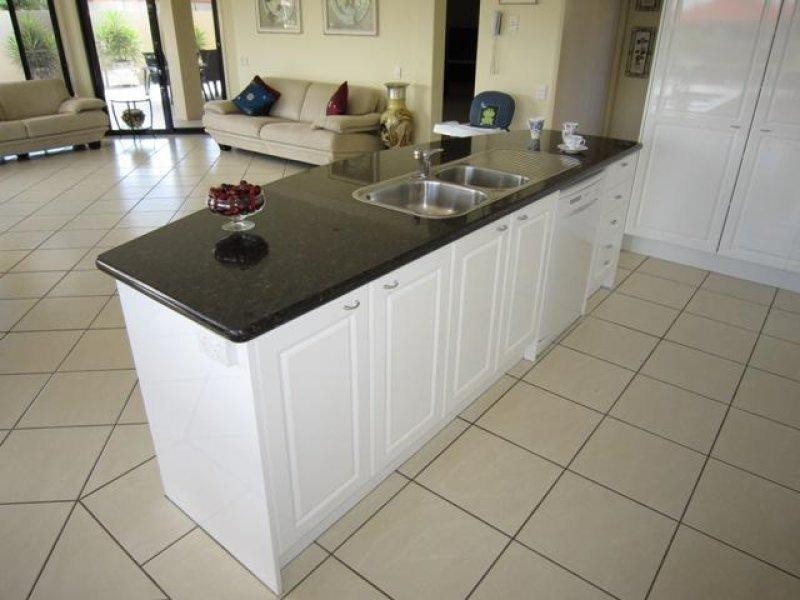 2105 Carlton Close, Hope Island QLD 4212