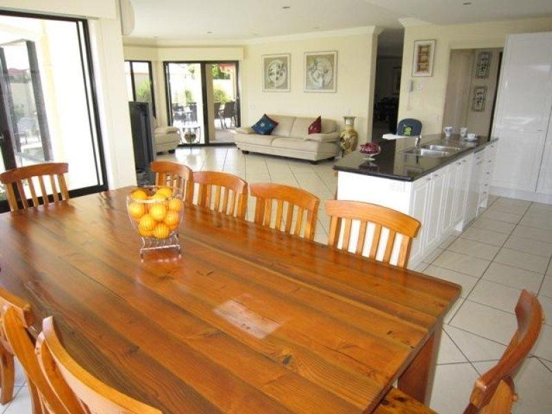 2105 Carlton Close, Hope Island QLD 4212